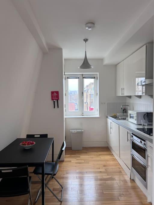 לונדון Central , Bright And Modern Flat Up To 4 People מראה חיצוני תמונה